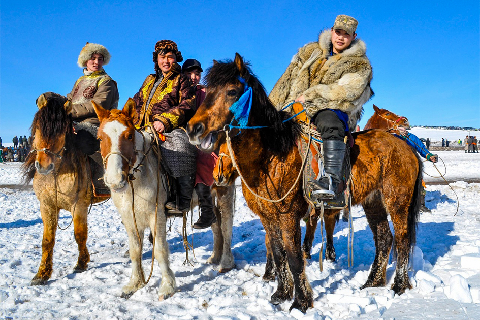 El ajuste de la silla de montar en caballos