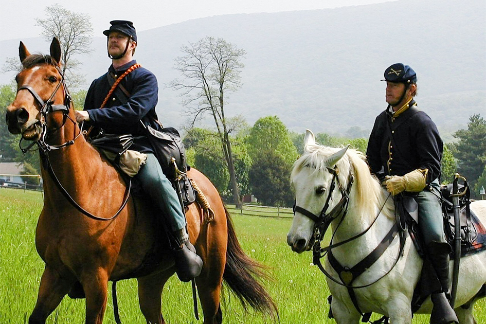 El ajuste de la silla de montar en caballos